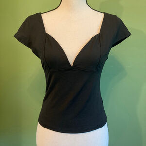 Women's Trendy Queen Black V-Neck crop Top Size M